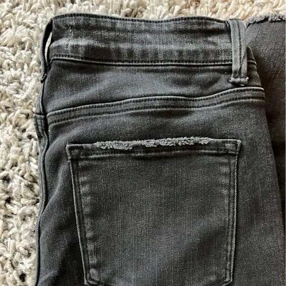 Vervet T5991 Women’s Washed Black Denim with Angled Hem Detail - Picture 4 of 9